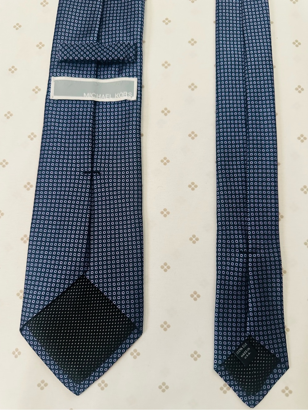 Michael Kors Navy Silk Small Circle Pattern Tie